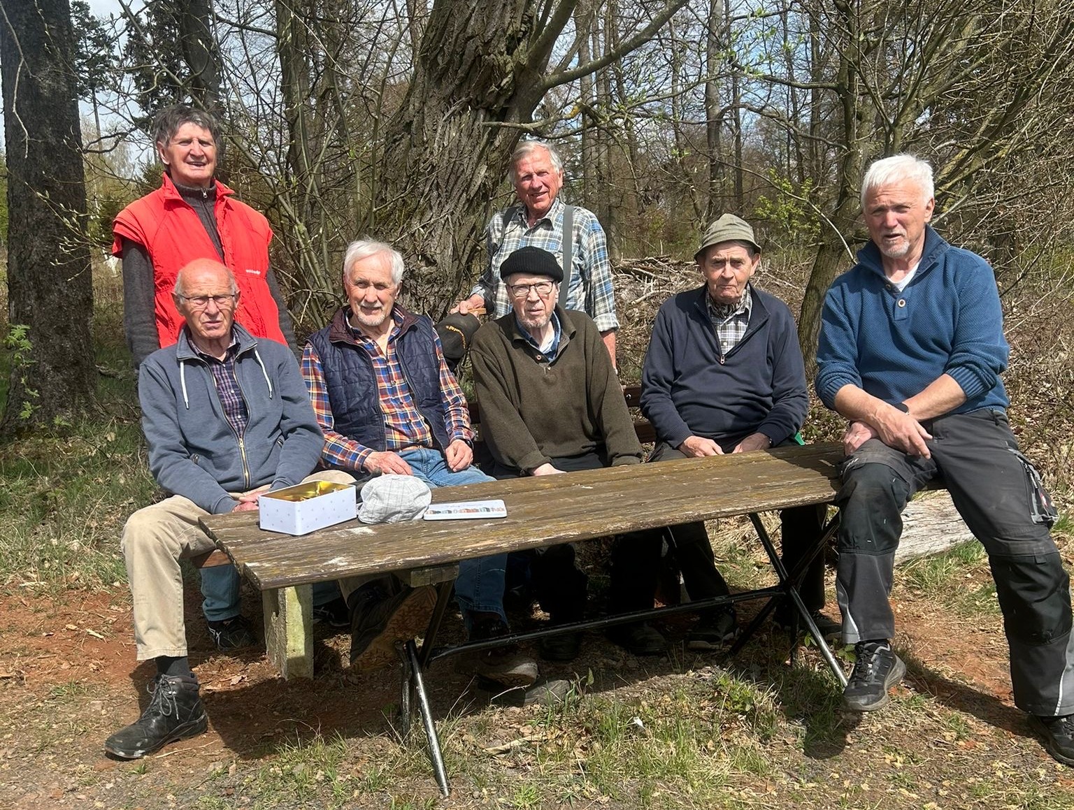 Arbeitsgruppe "Wir für Höringhausen" auf der neuen Bank am Buchholz